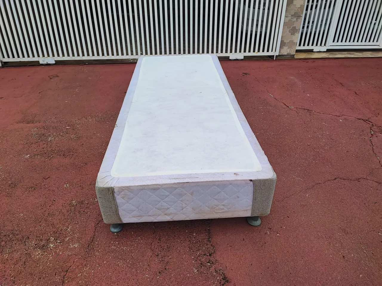 Base de Cama Box solteiro usada em bom estado de conservação