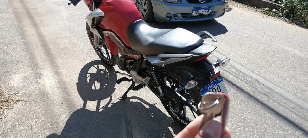 Vendo Titan 160 super cocervada único dono moto de procedência