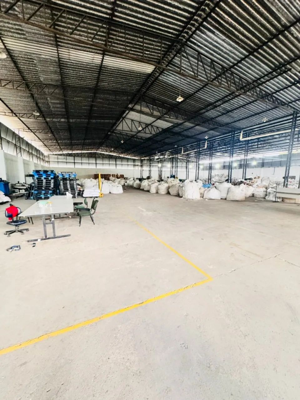 Galpão 2.400m² na Torquarto Tapajós leia
