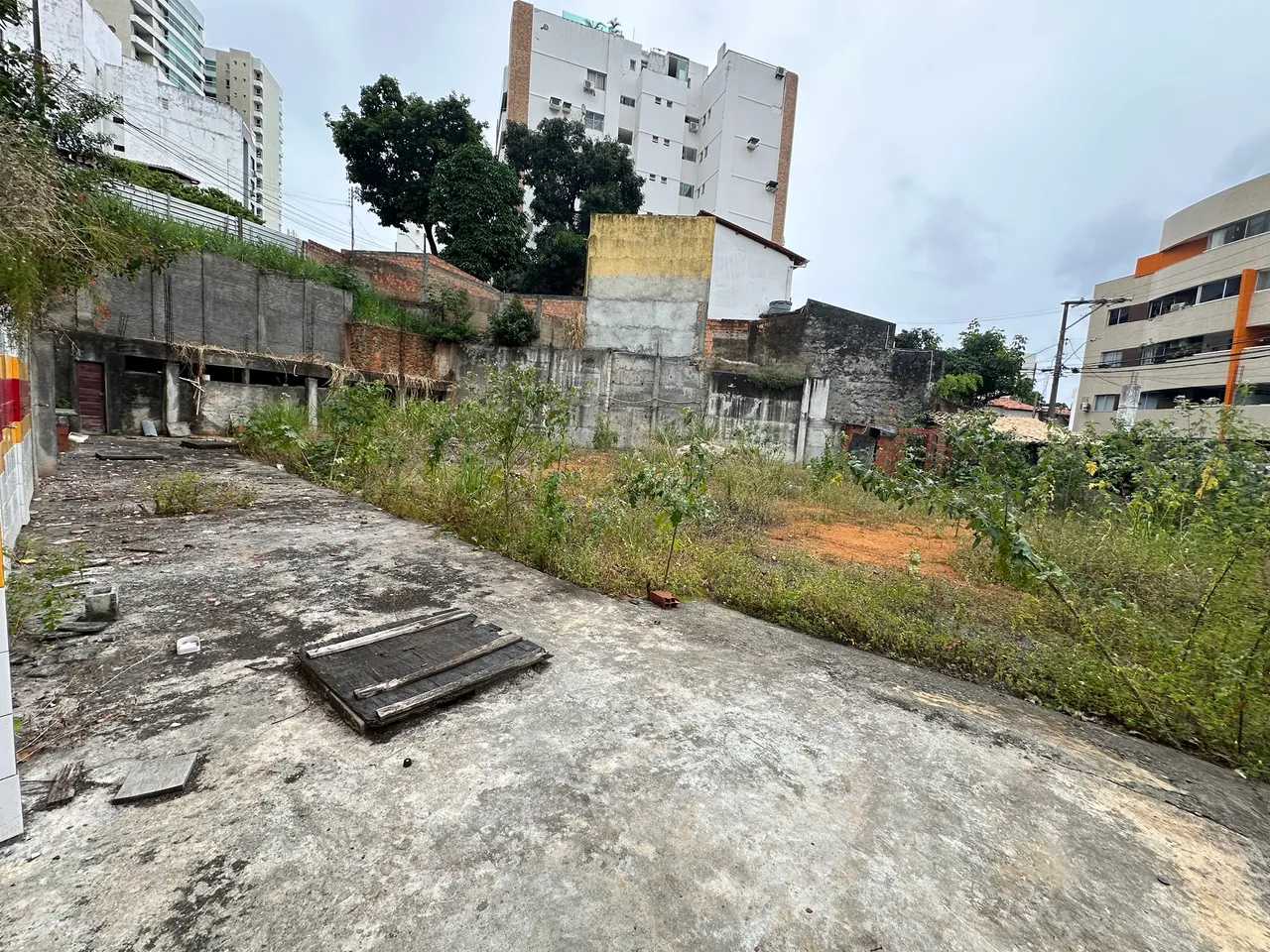 Terreno na rua Tamôios (Rio Vermelho)
