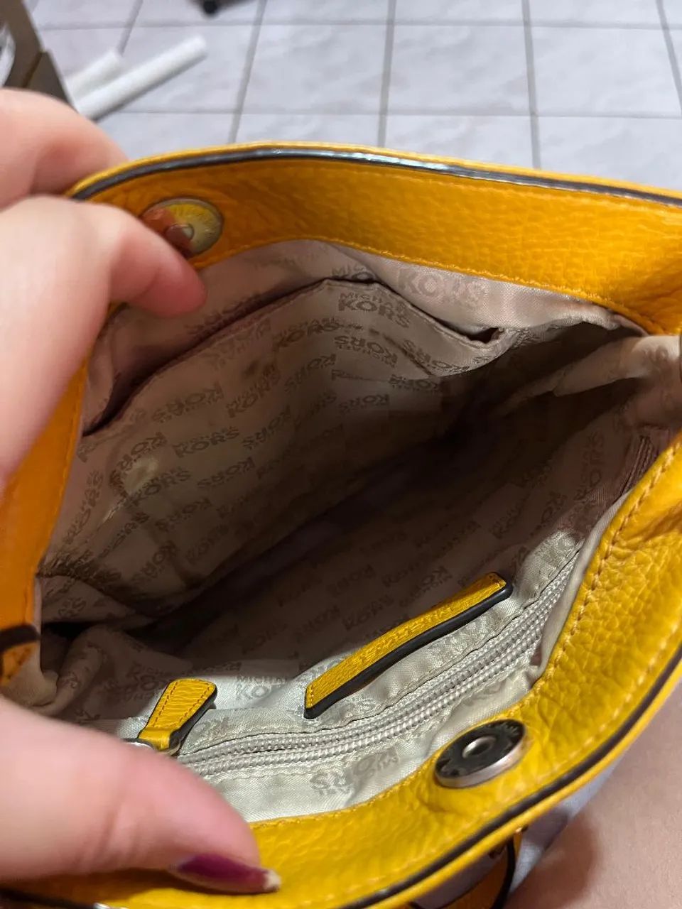 Bolsa tiracolo amarela Michael Kors original - Foto 4