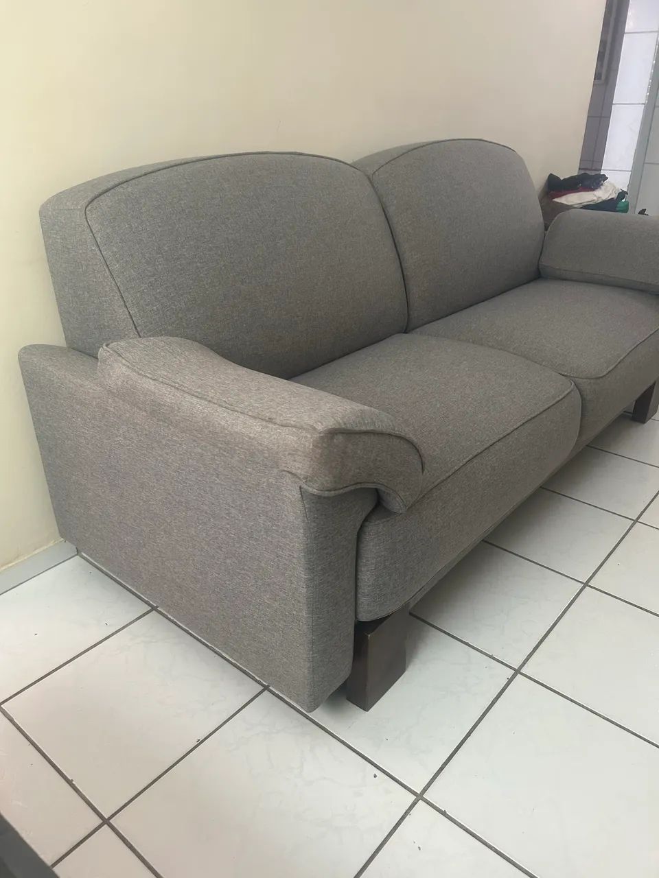 SOFÁ 3 LUGARES SEMI NOVO - Foto 4