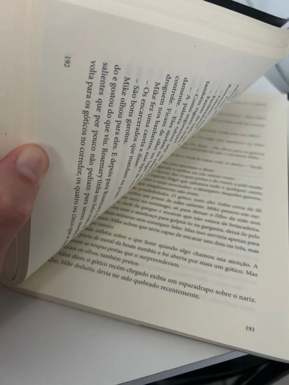Livro Confia em mim - Harlan Coben  - Foto 2