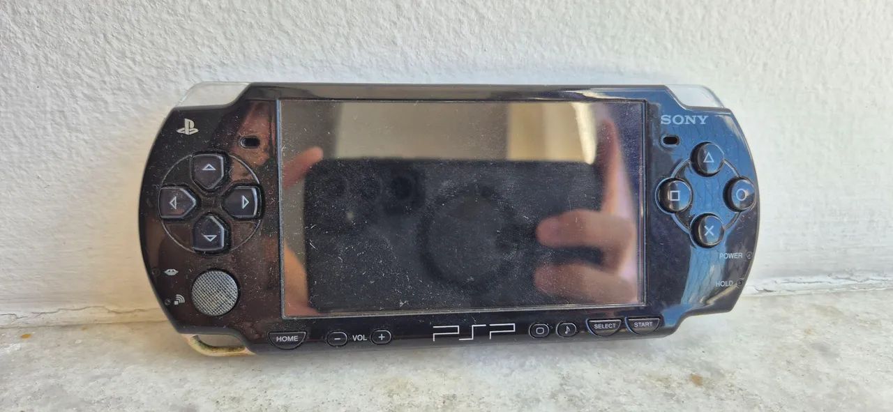 PSP 2001 (Ñ ESTÁ DESBLOQUEADO) + CARREGADOR + JOGOS
