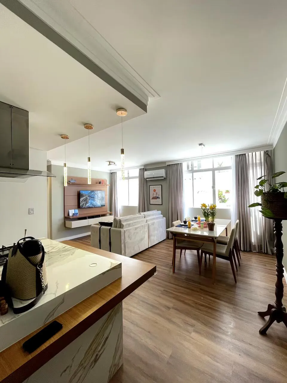 Apartamento totalmente mobiliado 2 quartos c/suite - Agronomica - Florianópolis