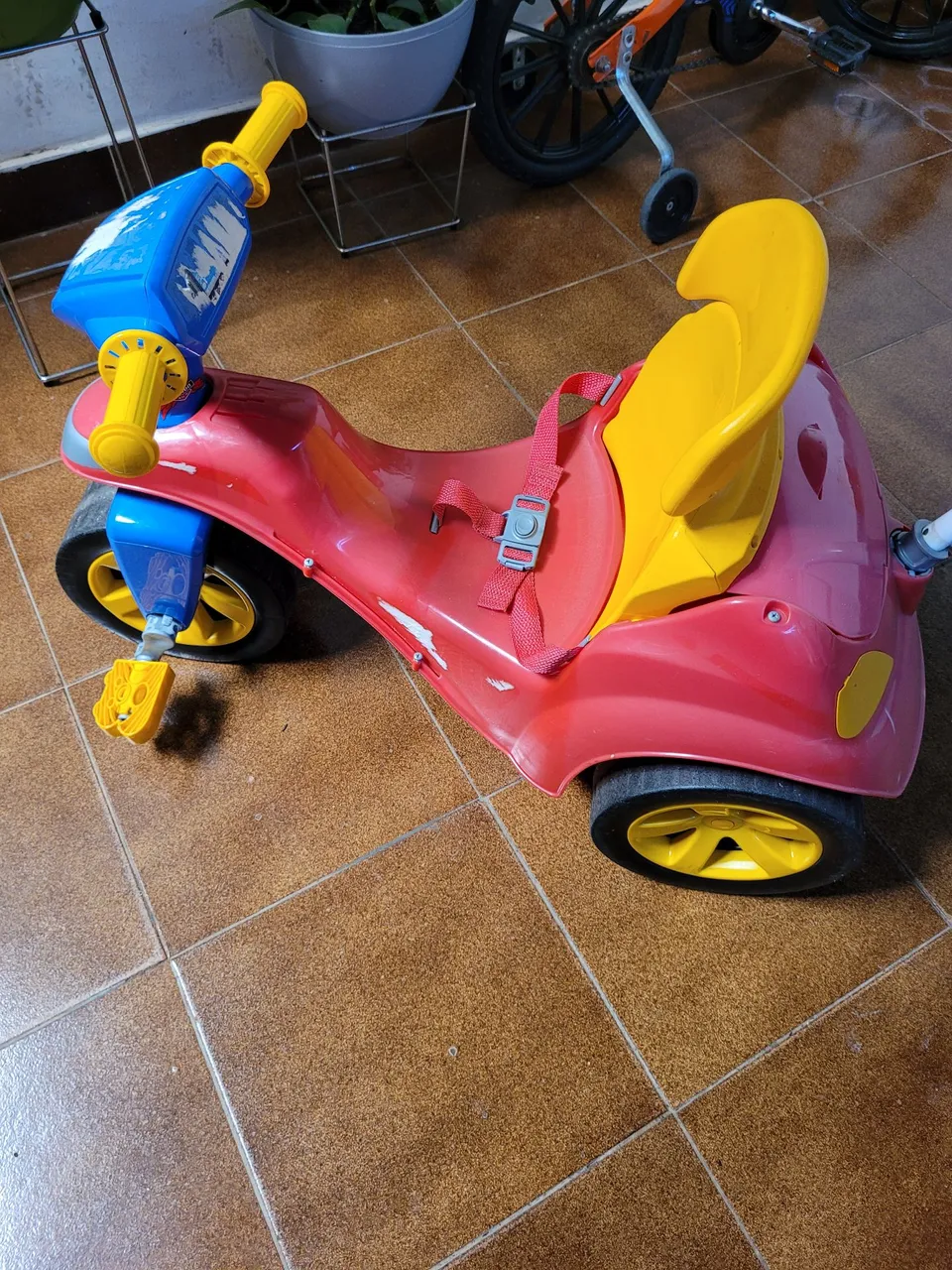 Triciclo Infantil Vermelho e Amarelo