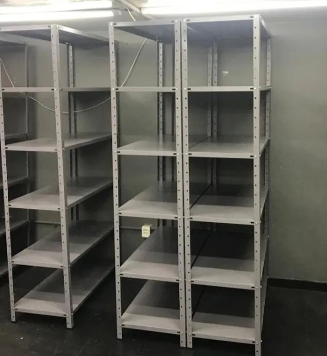 Prateleiras reforçadas usadas