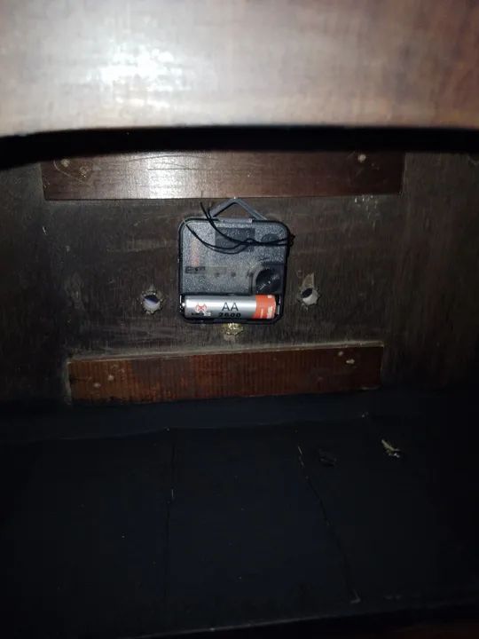 Relógio de madeira de mesa a pilha,u  - Foto 6