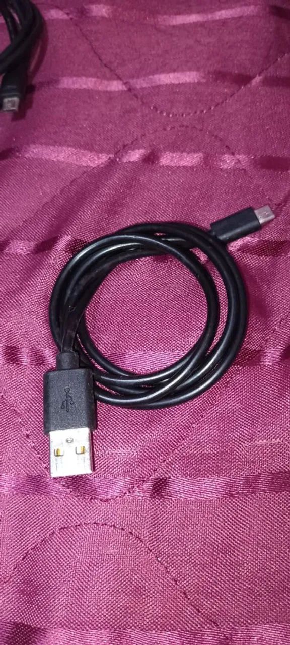 Cabo USB para Celular tipo fino. Não é o tipo C