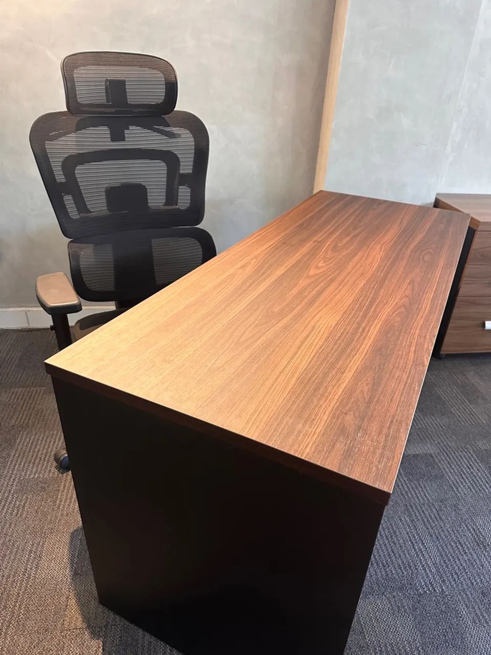 Mesa 1.20x0.60 com CADEIRA ERGONÔMICA de Escritório Moderna e Elegante