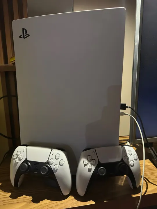 Playstation 5 Bundle Horizon Forbidden West / 2 Controles LEIA A DESC