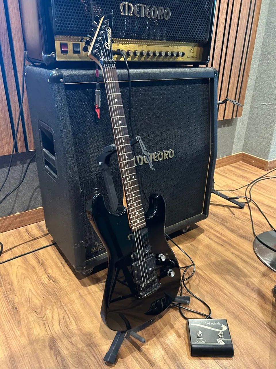 Guitarra Charvell - Modelo CHARVETTE