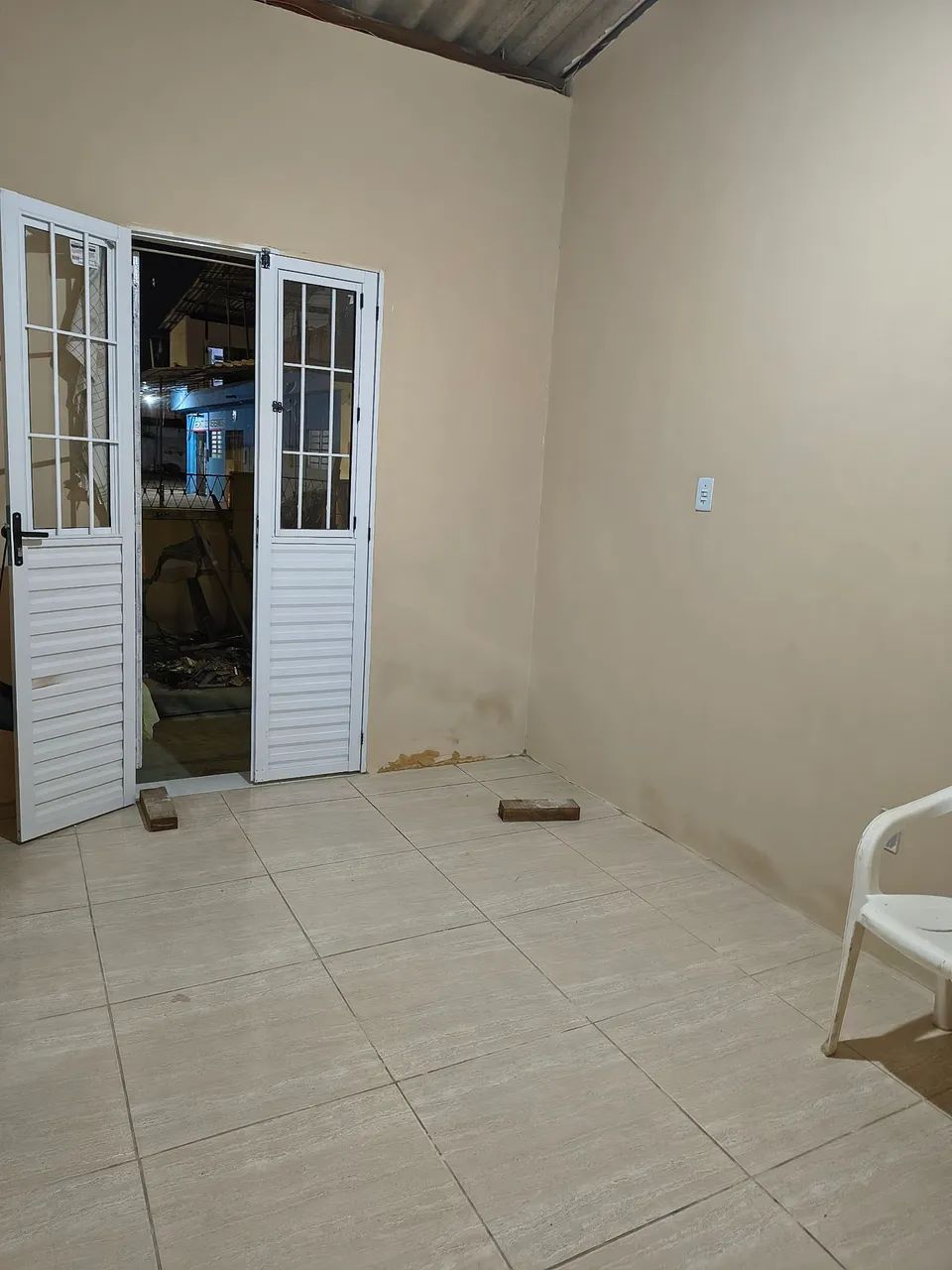 ALUGA SE CASA NASCENTE PRÓXIMO A FEIRA DE RIO DOCE 01 ETAPA CELL= * - Foto 2