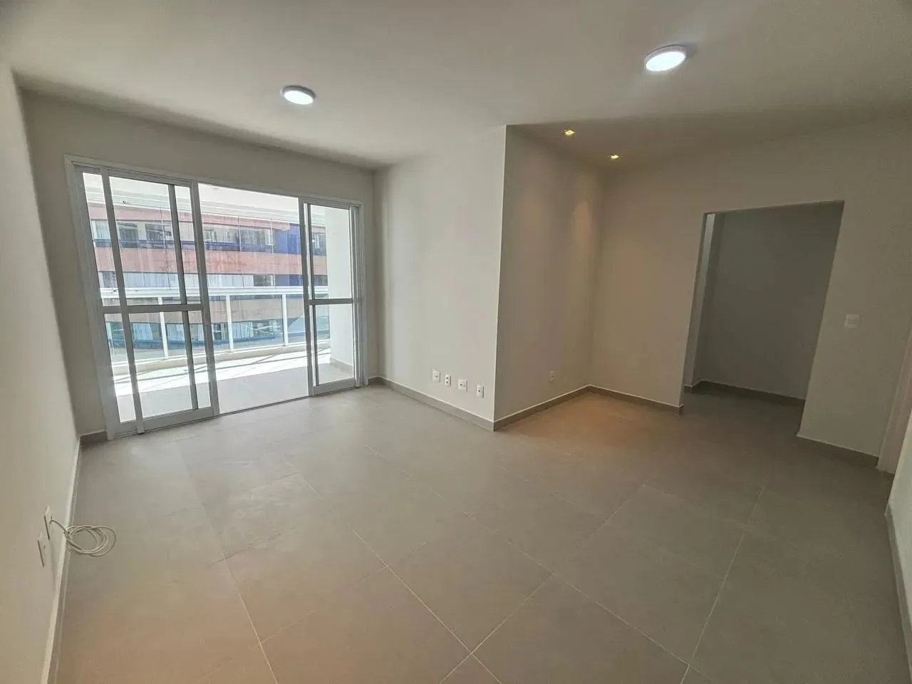 Imóvel para aluguel possui 80 metros quadrados com 2 quartos em Praia da Costa - Vila Velh