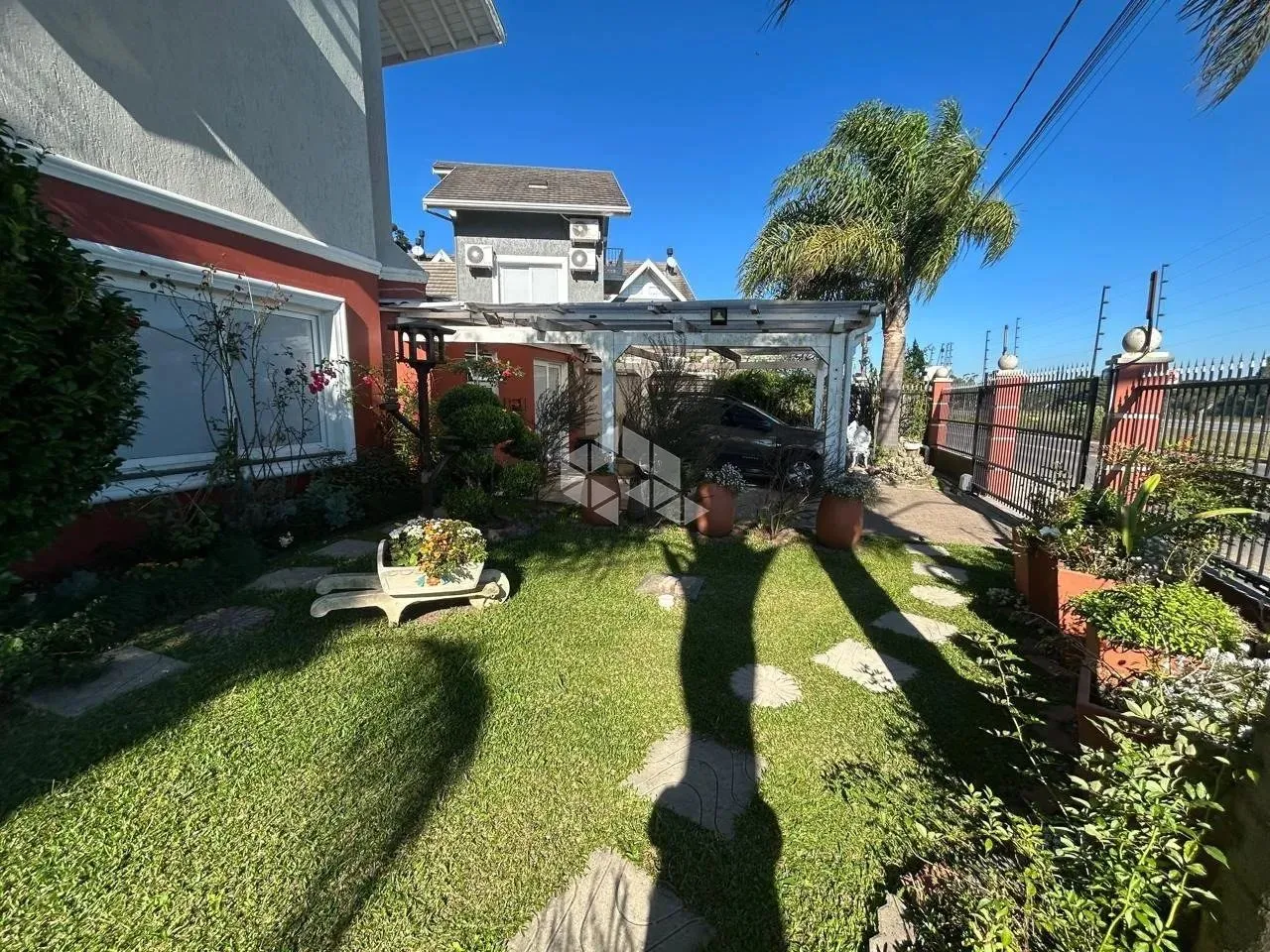 Casa com três suítes em Canela