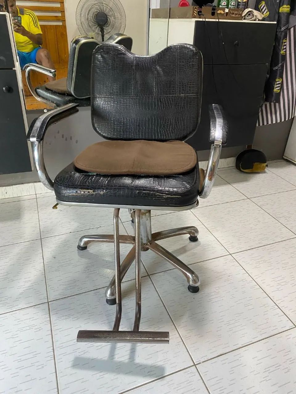 Vendo cadeira pra barbearia! - Foto 3