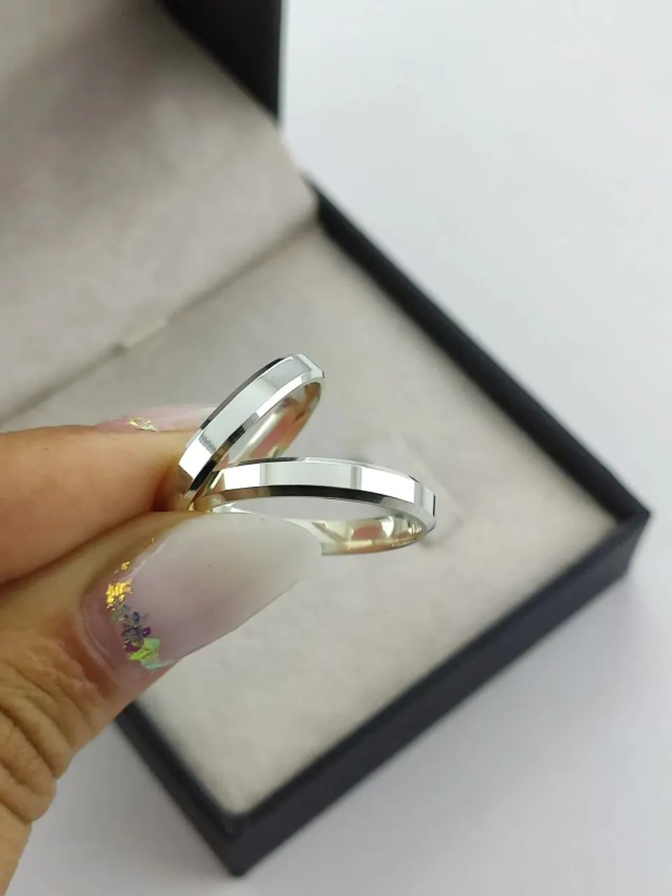 Par de Aliança Anatômicas 2,0mm Chanfrada em Prata 950 - Foto 2