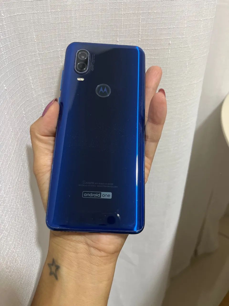 Moto one para( tem que trocar a tela)