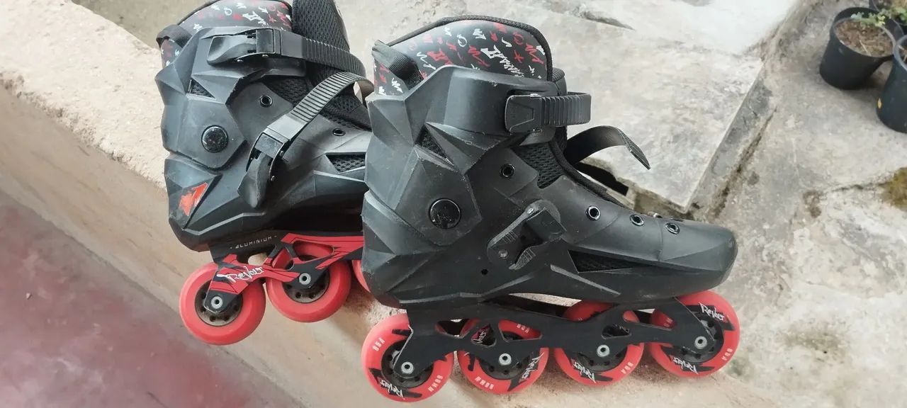 Patins Inline Revolt - Tamanho 40 - Preto e Vermelho - Foto 2
