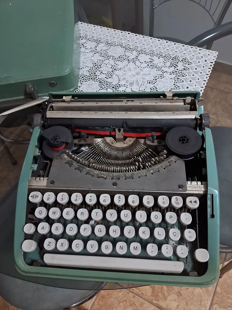 Máquina de escrever Olivetti. Anos 8064286078540929120