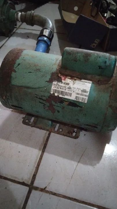 Bomba hidráulica 2cv pouco usada (THEBE)