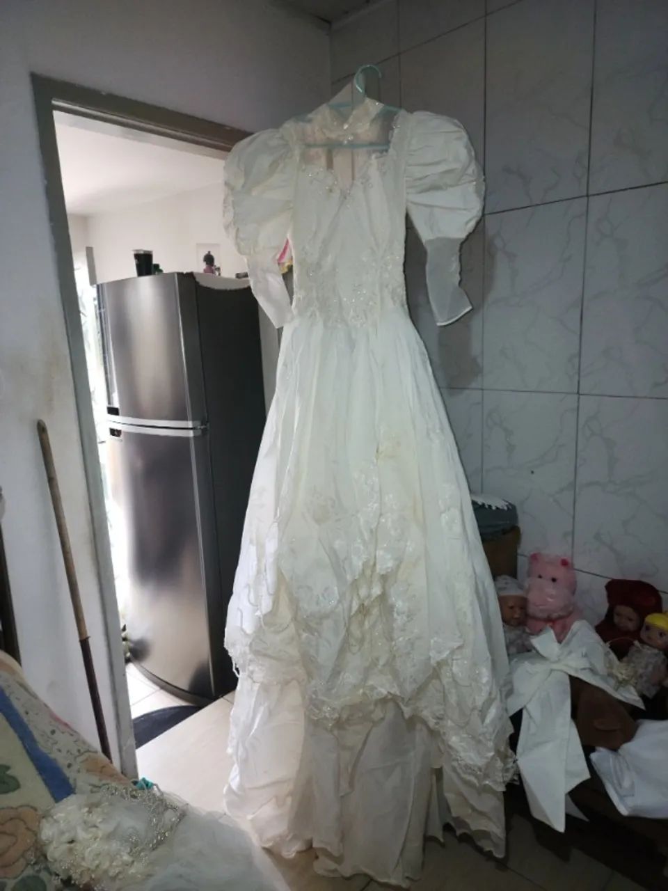 vestido de noiva longo com véu branco com detalhes brilho Roupas