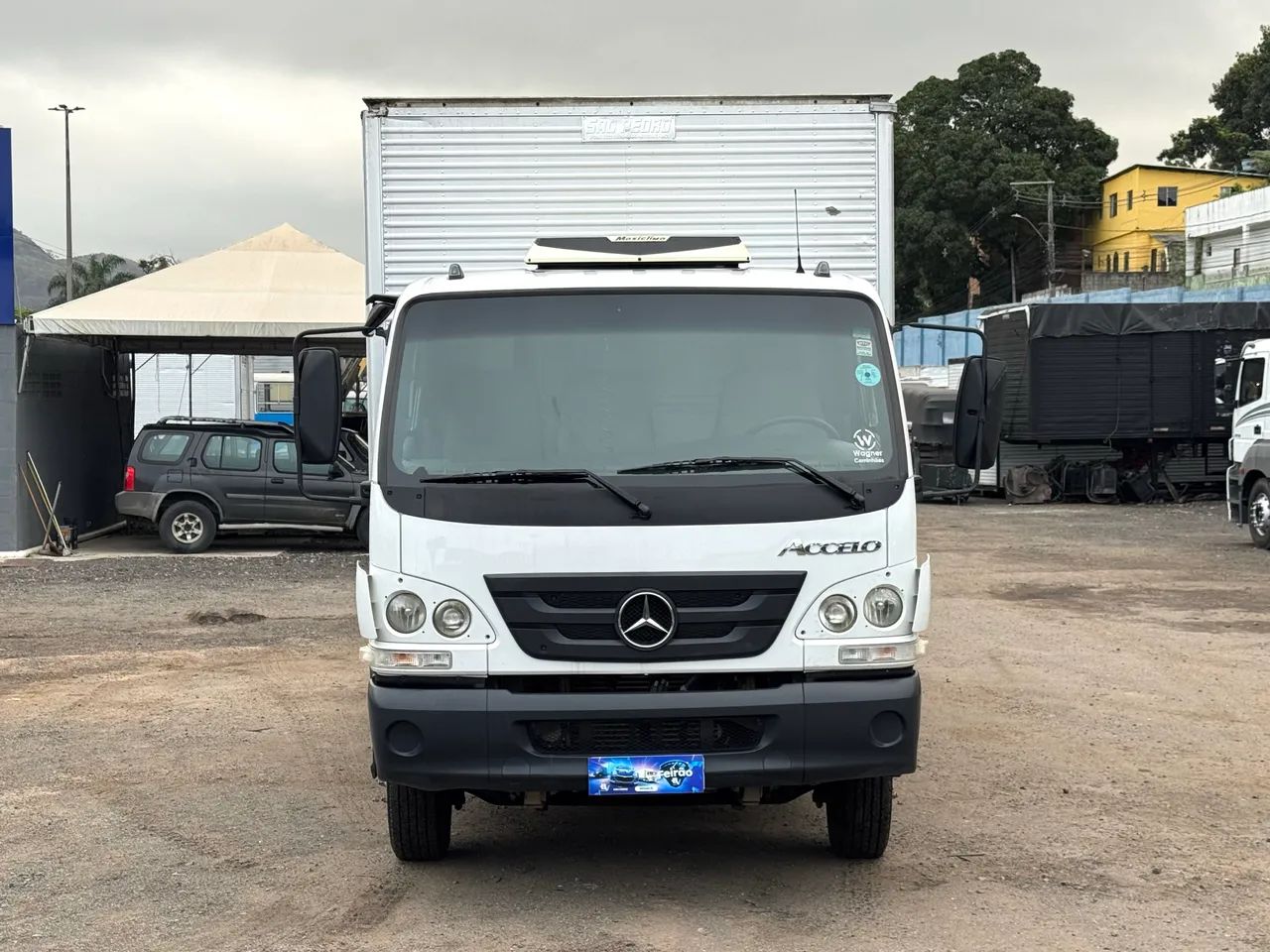 Mb Accelo 815 Ano 2014 - Caminhão 3/4 com baú, único dono, apenas 190.000km disponível - Foto 2