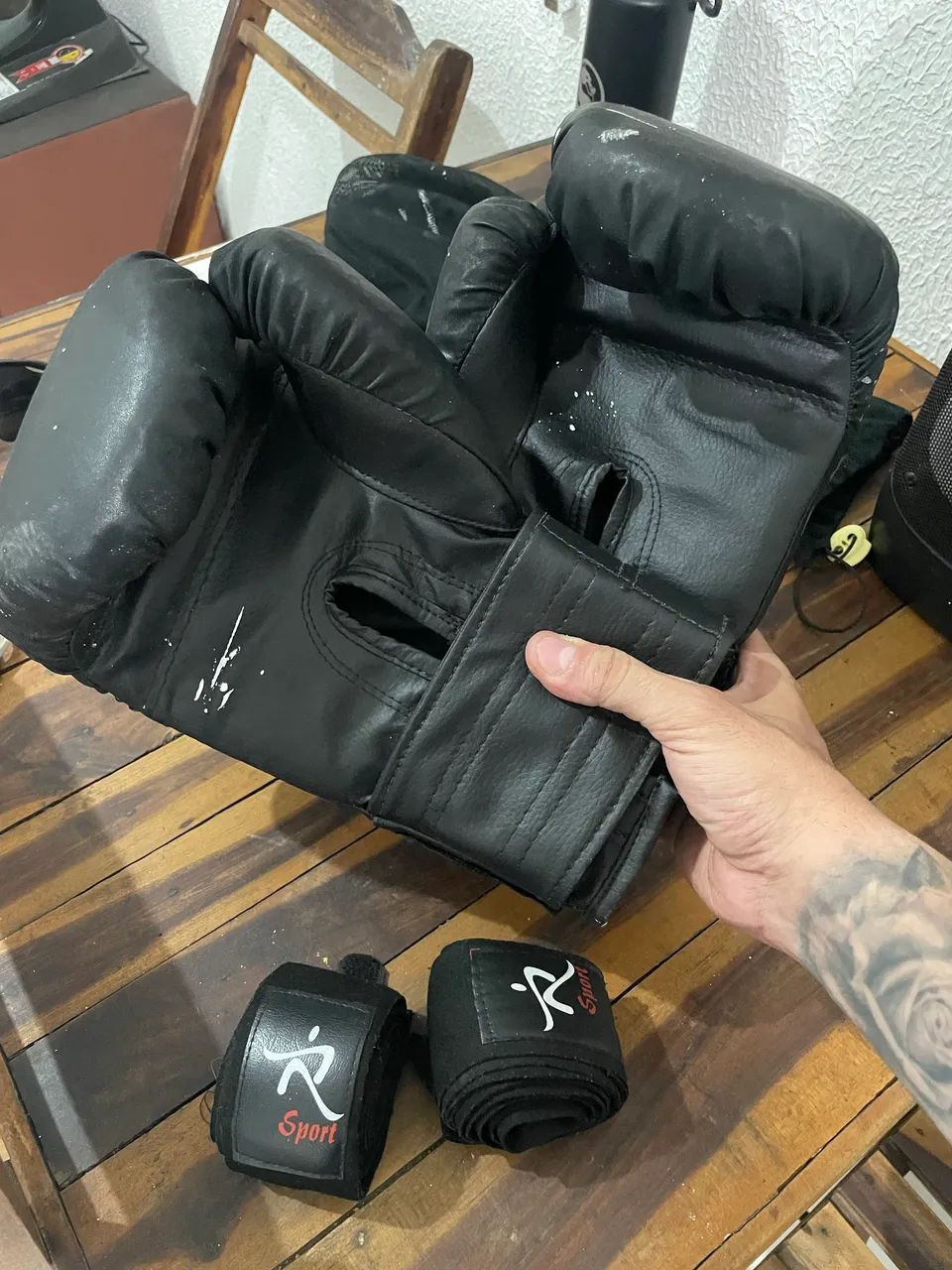 LUVA DE BOXE PRETA + BRINDE - Foto 2