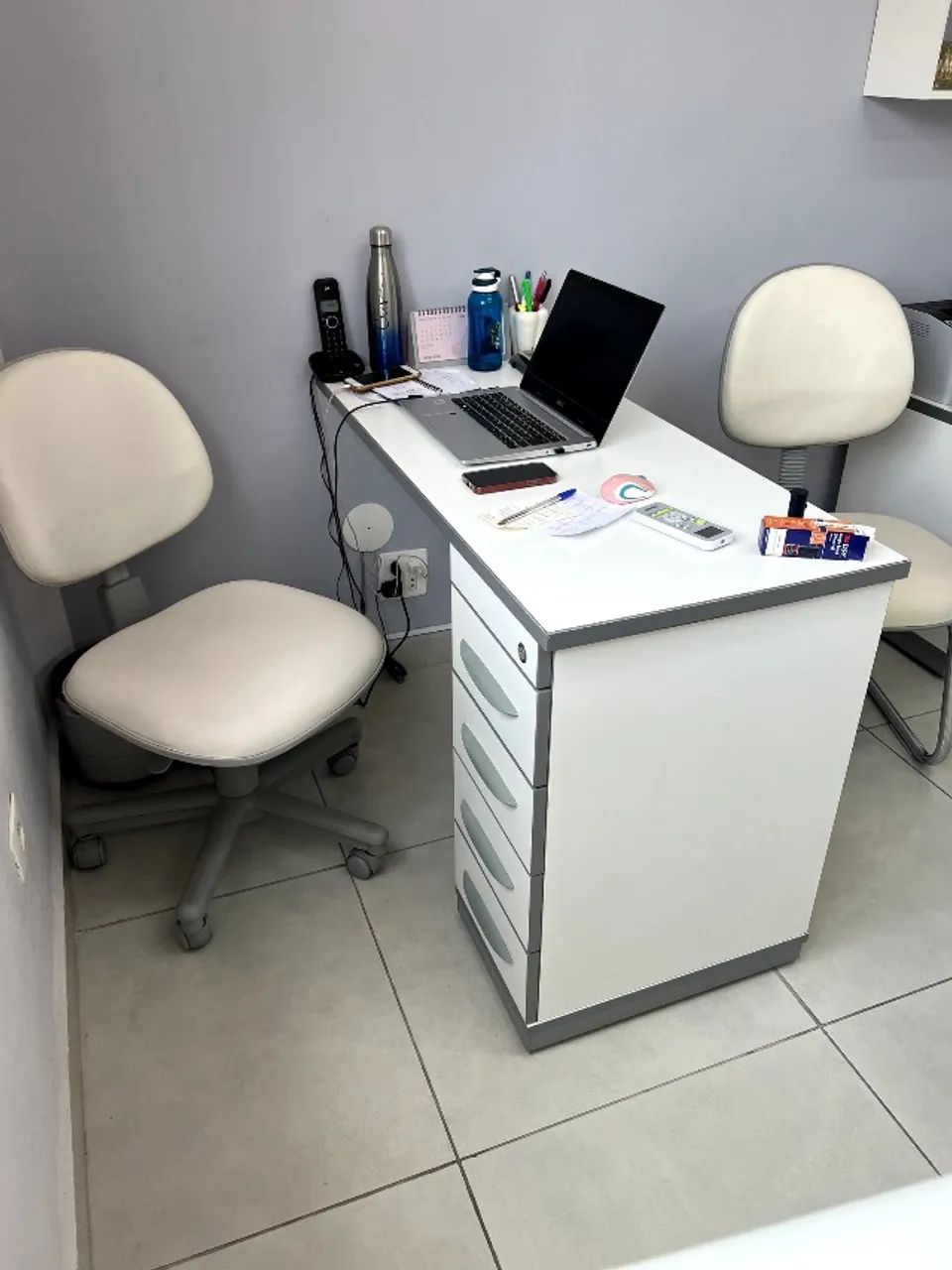 Escrivaninha para consultório