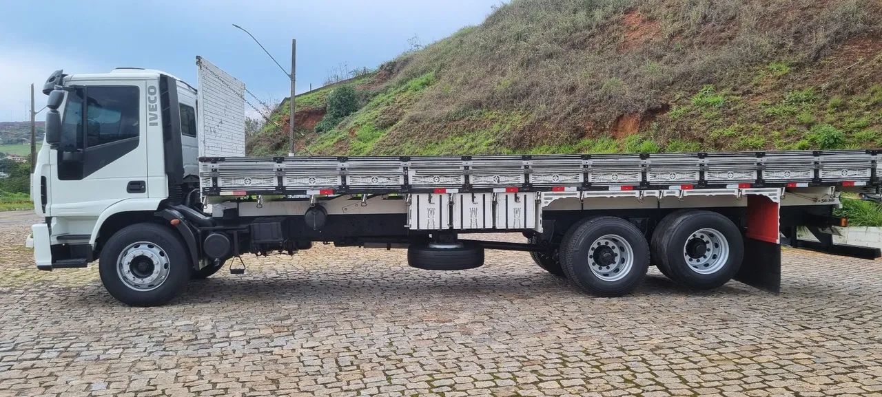 Caminhão Iveco Tector 240e25 6x2 ano 2010 - Foto 4