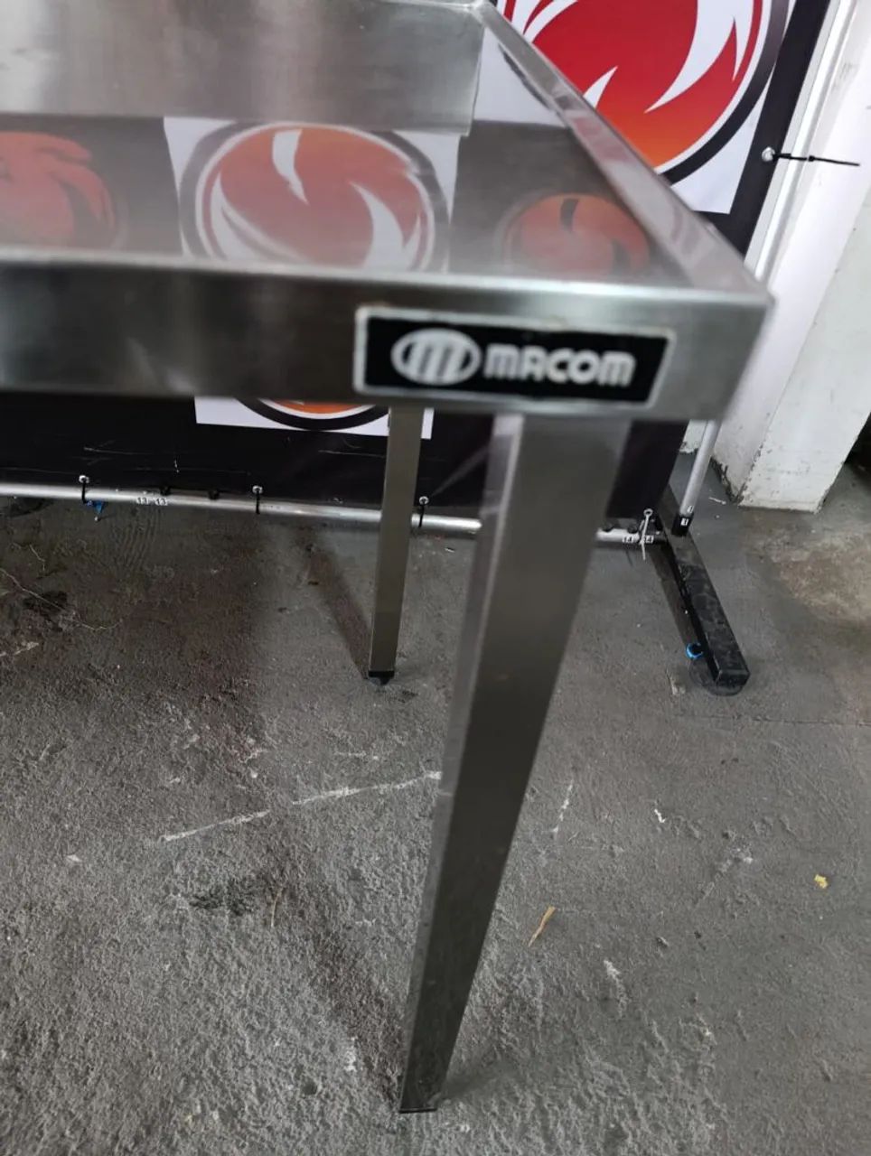 Pia 1 cuba central   com espelho  toda no aço inox 304 marca MACOM usada em - Foto 3