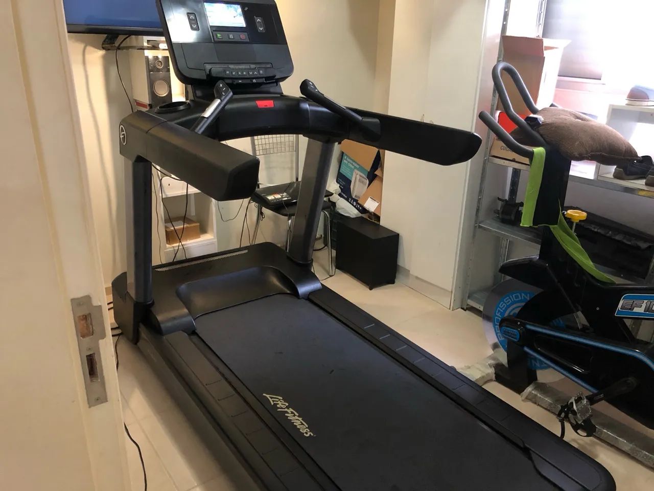 Esteira Elétrica Life Fitness Integrity profissional - Foto 3