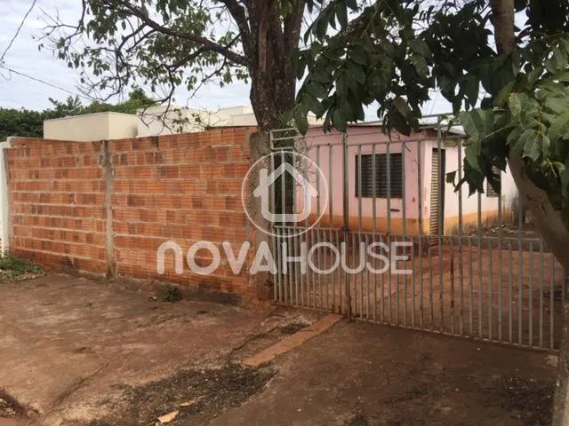 TERRENO À VENDA