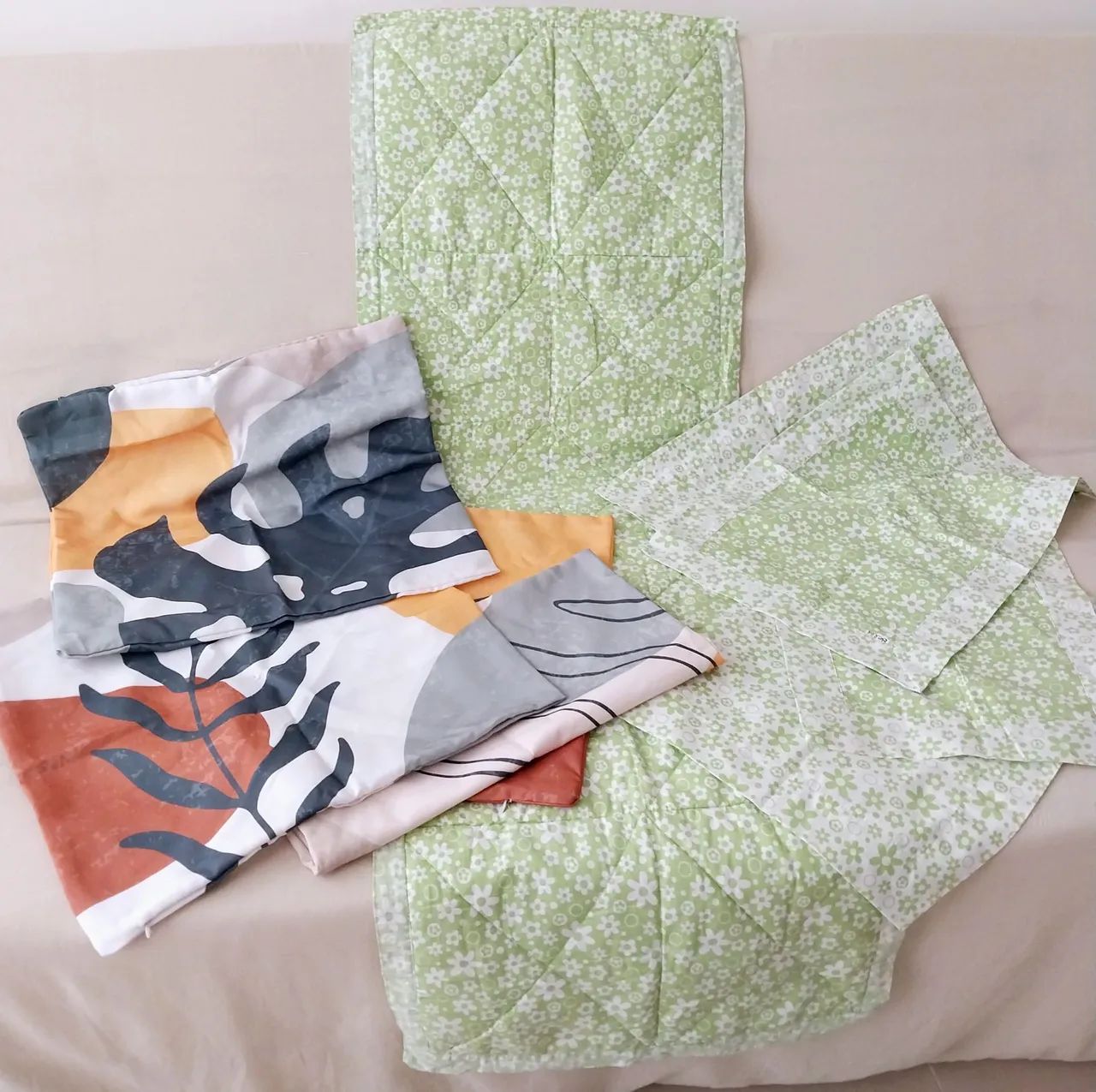 Novo! Jogo de sala (09 itens)! Conj 01 Manta Gde/04 pqs (Dupla face)/04 capas almofadas