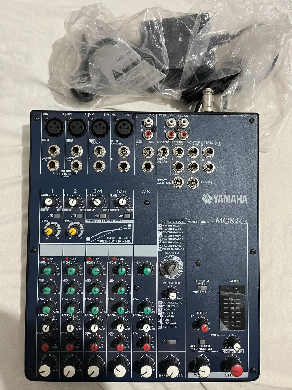 A Yamaha MG82cx é uma mesa de som compacta de 8 canais . uso ao vivo e home studio. - Foto 2