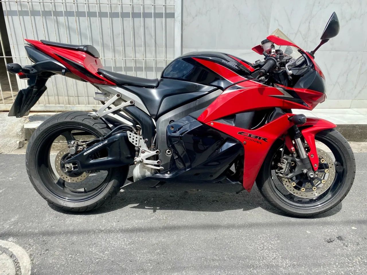 Cbr 600 rr 2010 ler descrição
