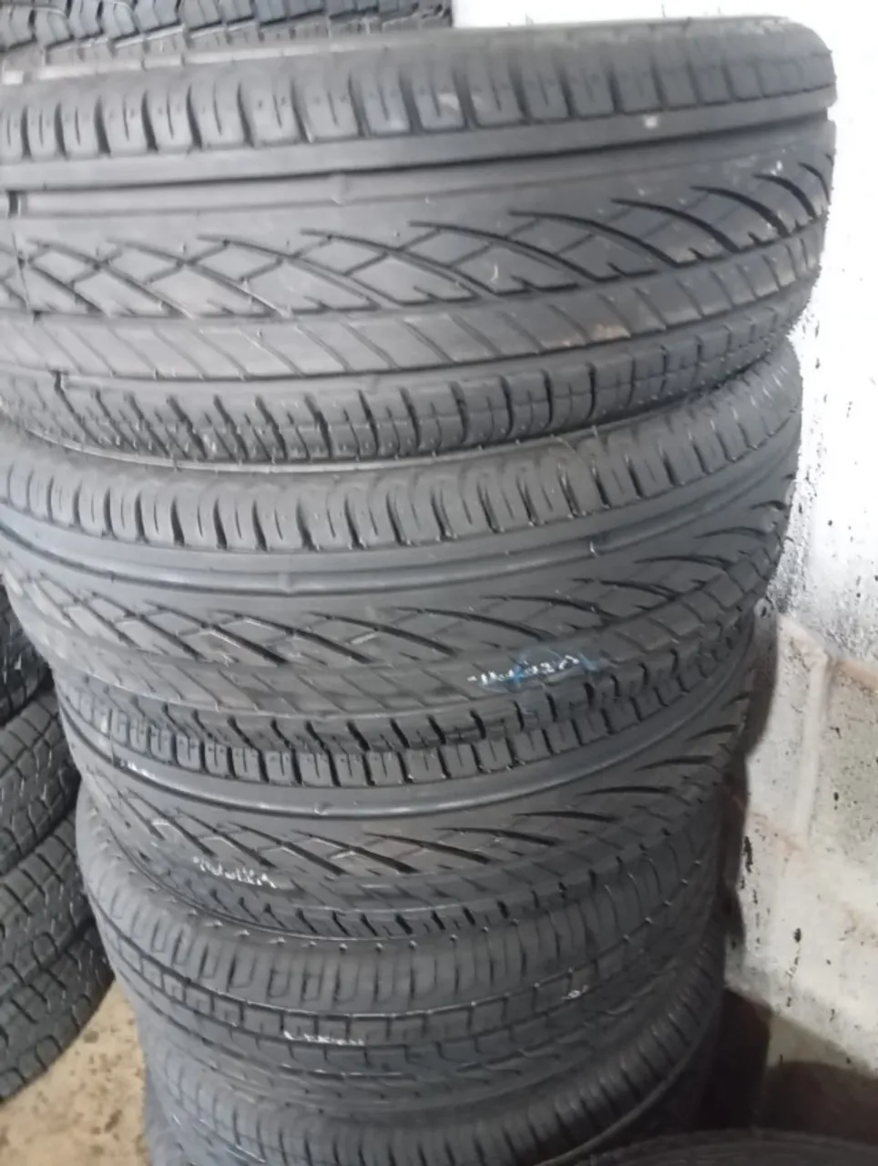 Transforme sua direção com pneus remold usamos borracha Vipal por 180,00 195/55-15
