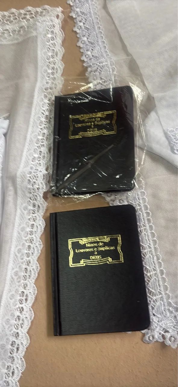 Vendo 2 véus e 2 hinários da CCB novos - Foto 4
