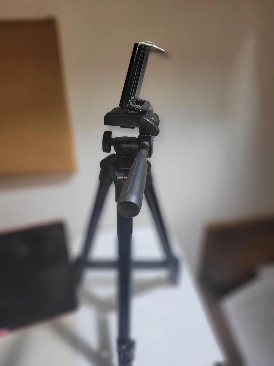 Tripé para Câmera - Novo - Leve e Prático - Foto 2