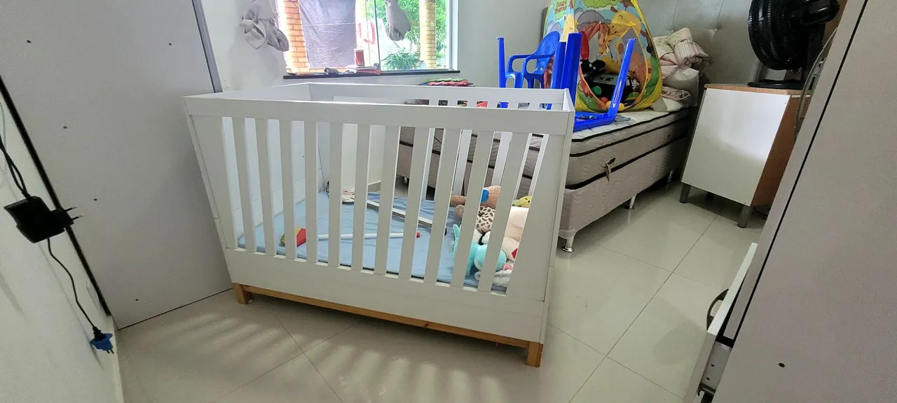 Berço branco para bebê
