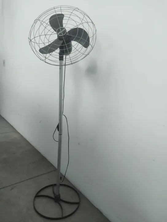Ventilador de Pé Industrial - Grande Bivolt 