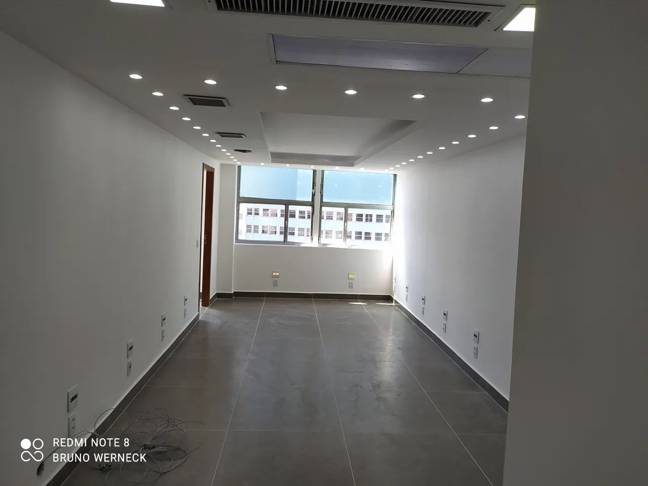 Linda Sala Comercial de 45m2 Para Locação - Completamente Reformada