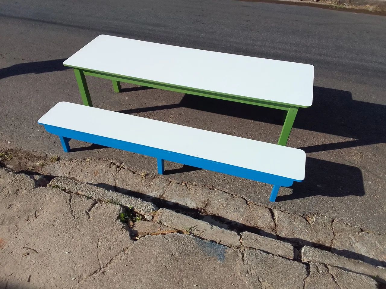 Conjunto de Mesa e Bancos infantil - Foto 4
