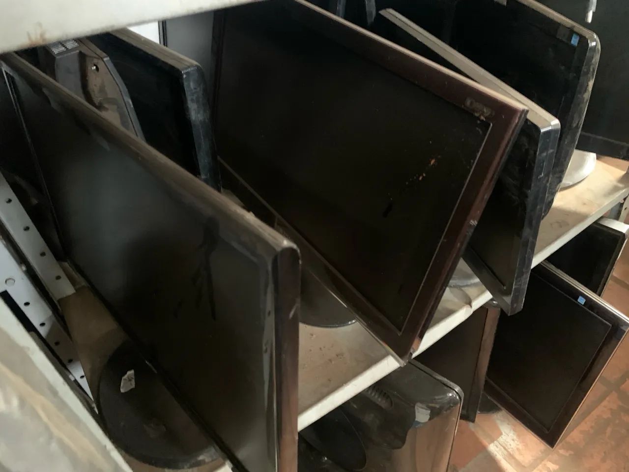 50 Monitores Diversos 