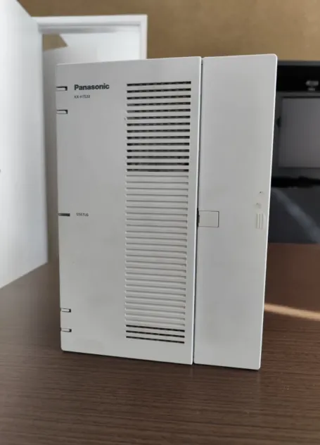 Central de Comunicação IP/Híbrida KX-HTS32