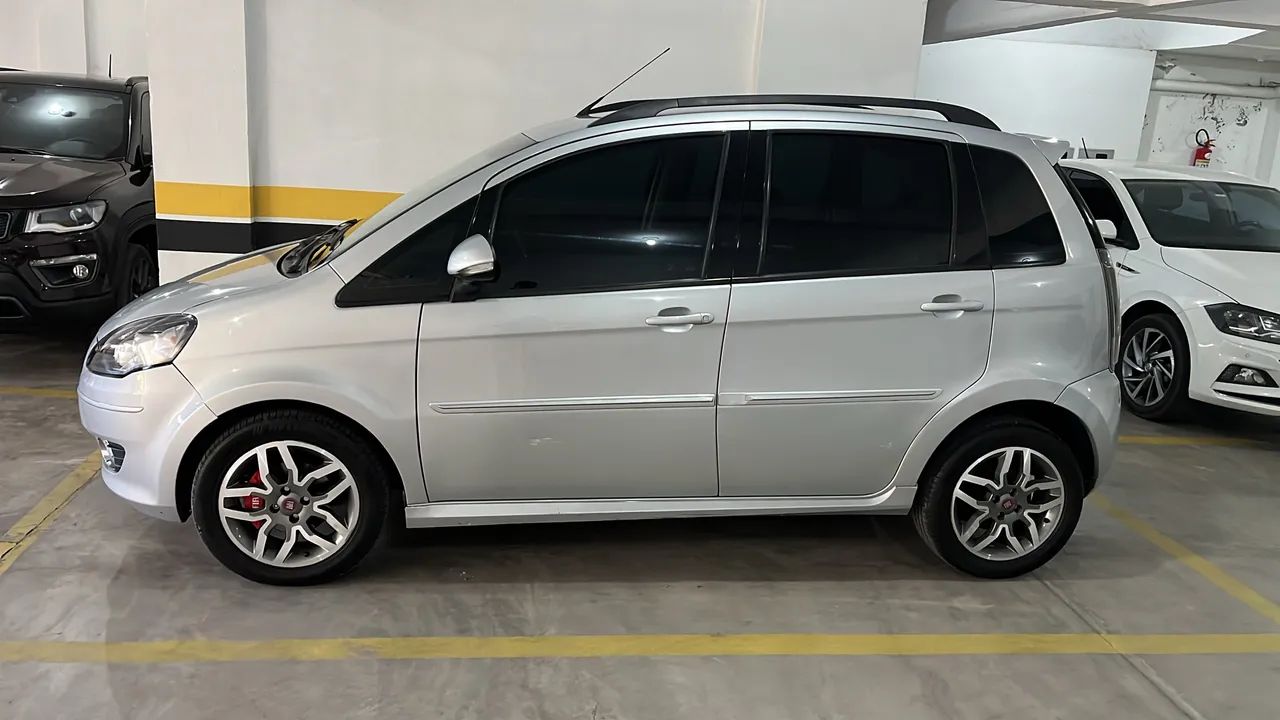 Fiat Idea Sporting Dualogic 1.8 Flex 16V 5P 2011 - Foto 2