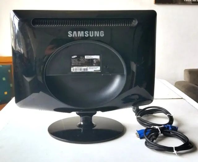 Monitor LCD 19 Polegadas Samsung SyncMaster 932BWE Plus - Preto - Usado - Foto 3