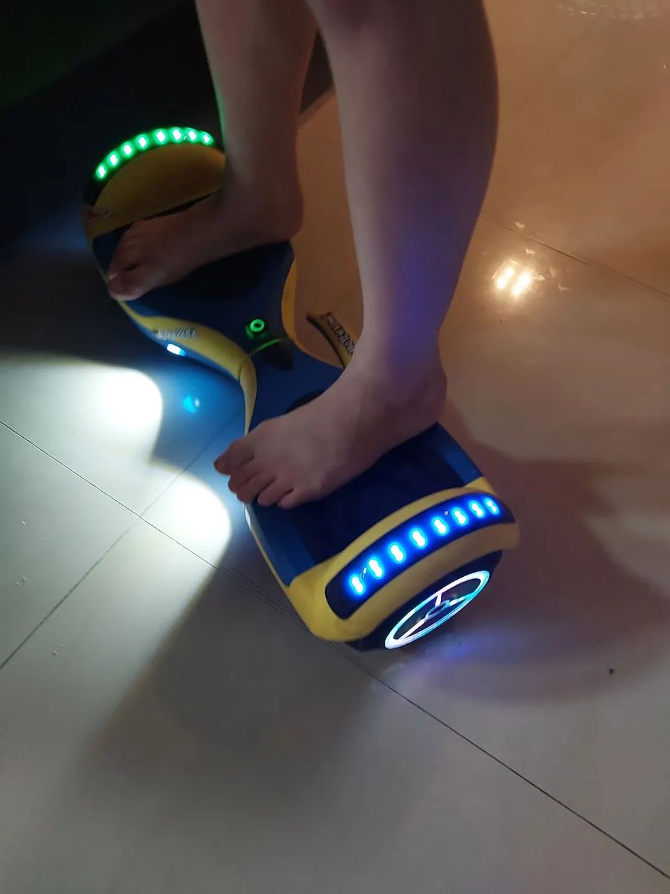 Vendo hoverboard muito top com Bluetooth  - Foto 2