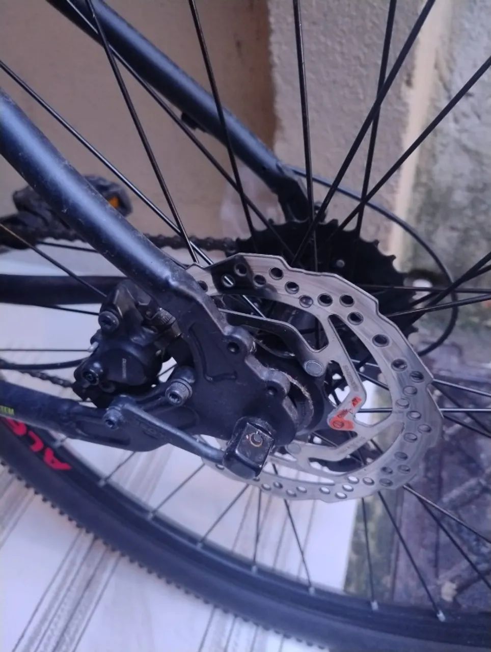 Bicicleta OGGI ARO29 HACKER HDS 24V  vermelha - Foto 5