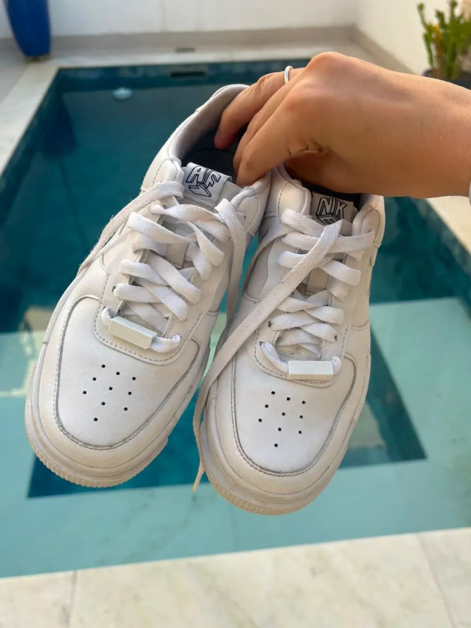 Tênis Nike Air Force branco em bom estado  - Foto 4